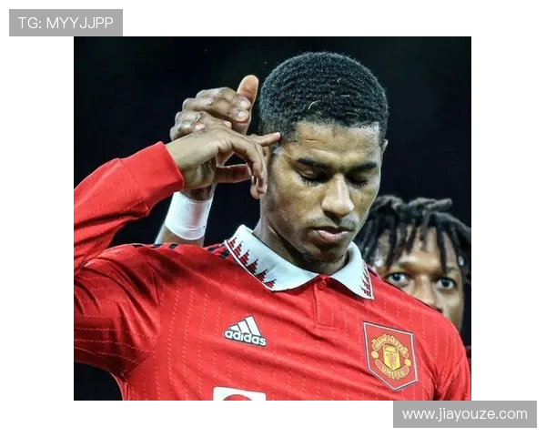 B费晒与拉什福德合照祝其生日快乐鼓励享受当下你值得拥有的快乐